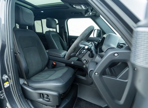 Land Rover Defender 110 V8 P525 Urban 11