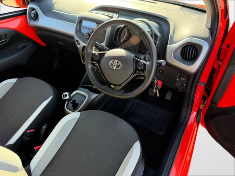 Toyota Aygo 1.0 VVT-i X-Play 5dr x-shift 18
