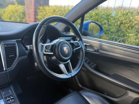 Porsche Macan 2.0 Macan Semi-Auto 4WD 5dr 43