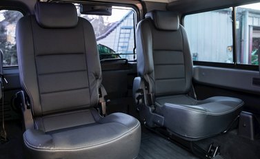 Land Rover Defender 90 XS URBAN TRUCK Carbon Edition 13