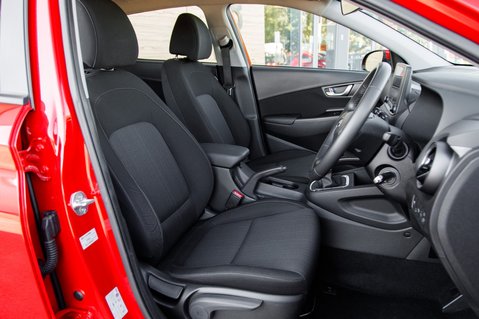 Hyundai KONA T-GDI SE CONNECT MHEV 31