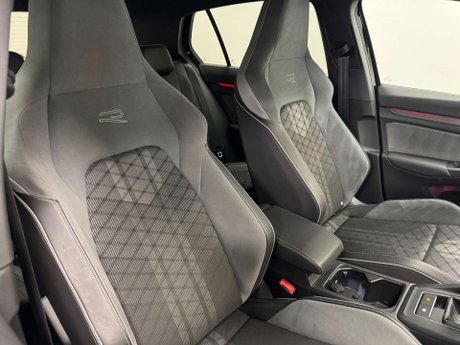 Volkswagen Golf 1.5 Golf R-Line TSi 5dr 39