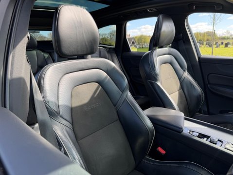 Volvo XC60 2.0 D4 R-Design Pro Auto AWD Euro 6 (s/s) 5dr 28