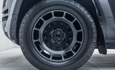 Land Rover Defender 110 OCTA Black 13