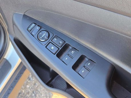 Hyundai TUCSON 1.7 CRDi Blue Drive SE Nav SUV 5dr Diesel DCT Euro 6 (s/s) (141 ps) 31