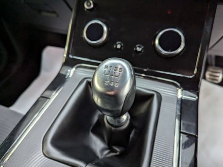Land Rover Range Rover Evoque 2.0 Range Rover Evoque R-Dynamic D 4x2 5dr 83