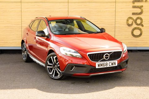 Volvo V40 T3 CROSS COUNTRY PRO 1