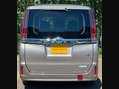 Toyota Noah Hybrid 1.8 32