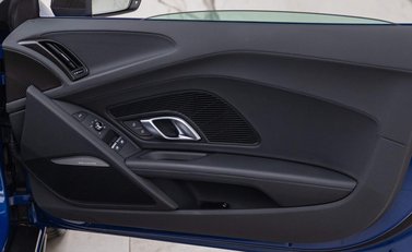 Audi R8 V10 Performance Carbon Black Spyder 16