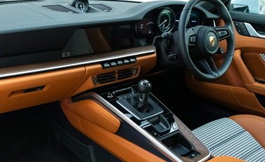Porsche 911 (992) Sport Classic 14