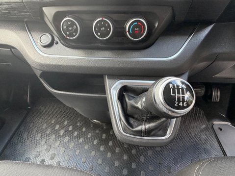 Nissan Primastar DCI TEKNA L1H1 32