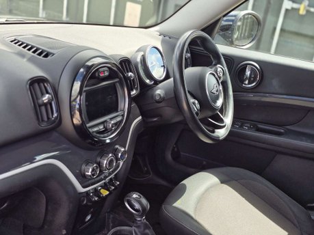 Mini Countryman 1.5 7.6kWh Cooper SE SUV 5dr Petrol Plug-in Hybrid Auto ALL4 Euro 6 (s/s) ( 15