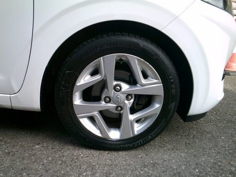 Hyundai i10 MPI SE CONNECT ONLY 16,000 MILES FROM NEW 10