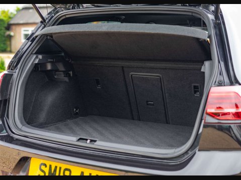 Volkswagen Golf 2.0 Golf GTi Performance TSi 5dr 29