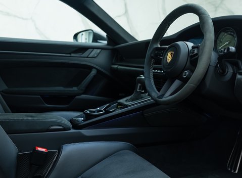 Porsche 911 GT3 (992) 13