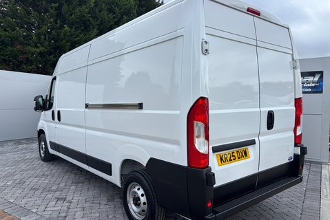 Peugeot Boxer 35 L3H2 Professional 140 ps Panel Van 2