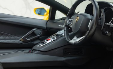 Lamborghini Aventador LP 700-4 ROADSTER 16