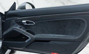 Porsche 911 Targa 4 GTS (991.2) 32