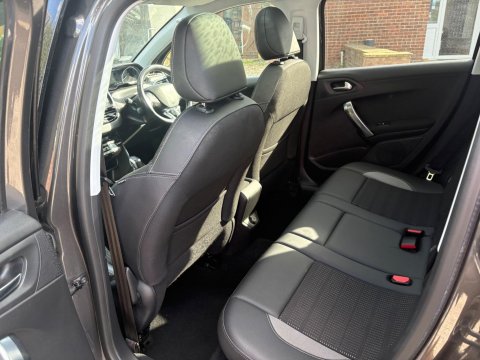 Peugeot 2008 ALLURE PREMIUM 18