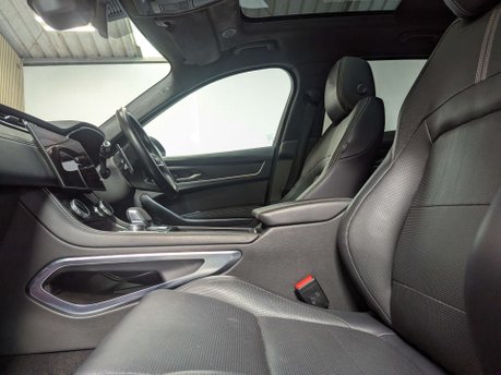 Jaguar F-Pace 2.0 F-PACE R-Dynamic HSE D MHEV AWD Auto 4WD 5dr 35