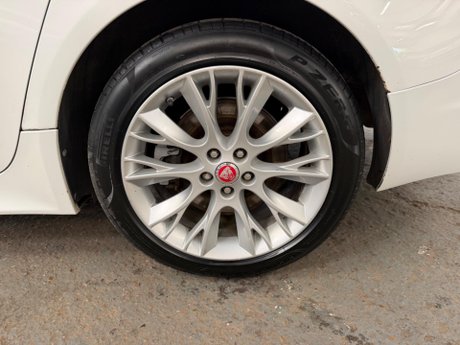 Jaguar XF 2.2d R-Sport Auto Euro 5 (s/s) 4dr 26