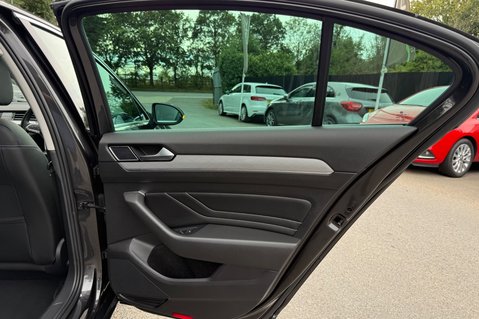 Volkswagen Passat GTE DSG - VAT Q - 1 OWNER - PLUG IN HYBRID - 3 IN STOCK 30