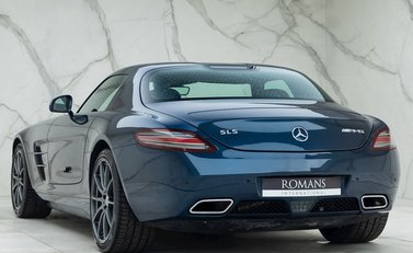 Mercedes-Benz SLS AMG 4