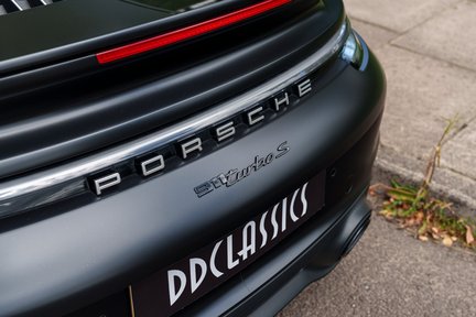 Porsche 911 TURBO S PDK 16