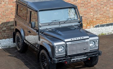 Land Rover Defender 90 XS Bowler 8