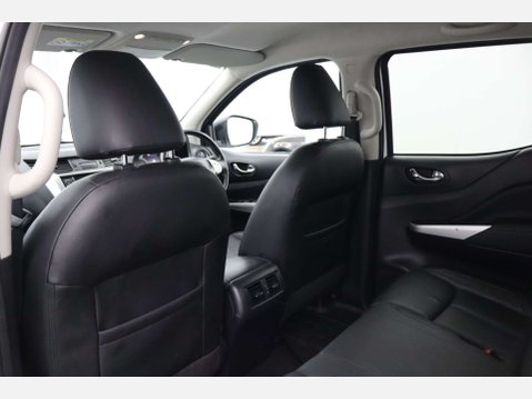 Nissan Navara 2.3 Navara Tekna dCi Auto 4WD 5dr 33