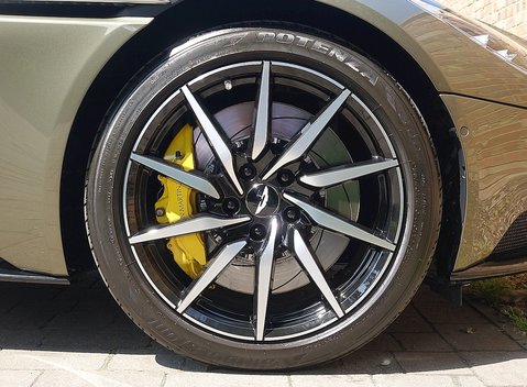 Aston Martin DB11 7