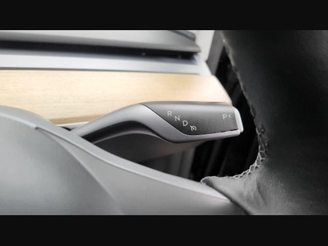 Tesla Model Y LONG RANGE AWD 21