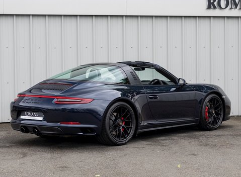 Porsche 911 Targa 4 GTS (991.2) 7