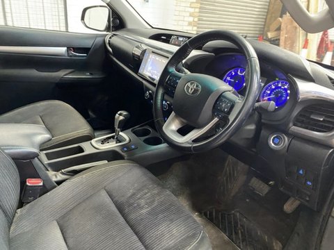Toyota Hilux INVINCIBLE 4WD D-4D DCB 14