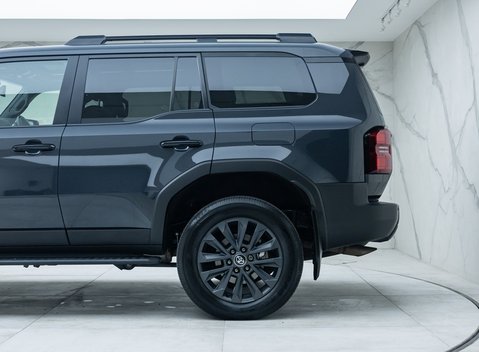 Toyota Land Cruiser Invincible 49