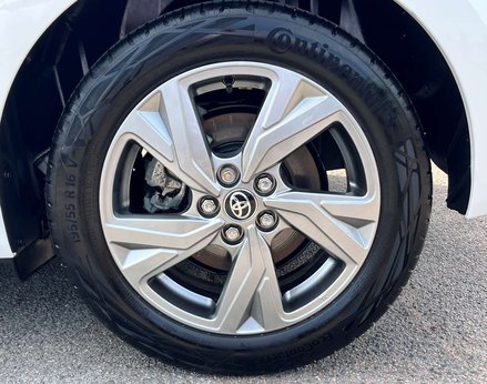 Toyota Yaris ICON HEV CVT 13