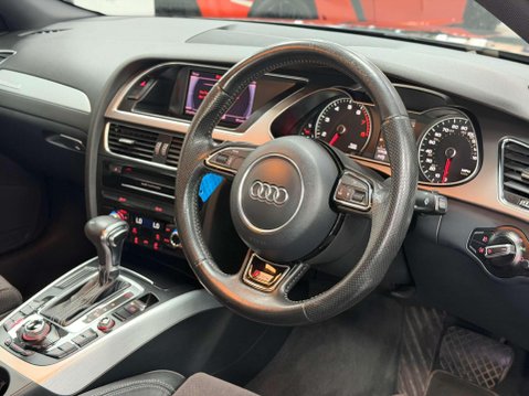 Audi A4 2.0 TFSI S line Saloon 4dr Petrol S Tronic quattro Euro 5 (s/s) (211 ps) 30