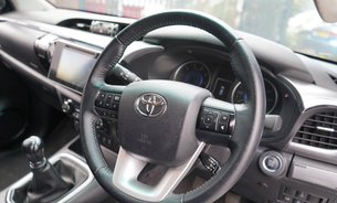 Toyota Hilux INVINCIBLE 4WD D-4D DCB FSH Fresh MOT Recent New Rear Tyres Tow Bar 1 Owner 20