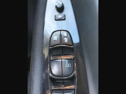 Nissan LEAF 24kWh Acenta Auto 5dr 22