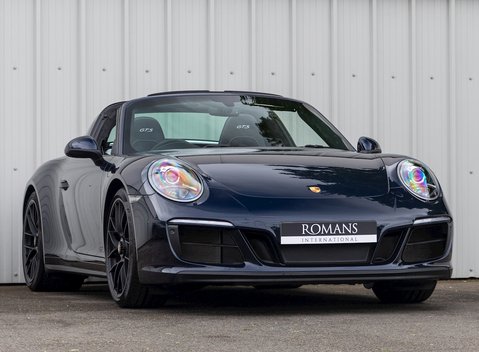 Porsche 911 Targa 4 GTS (991.2) 1