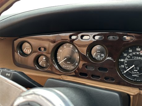 Aston Martin V8 VOLANTE 66