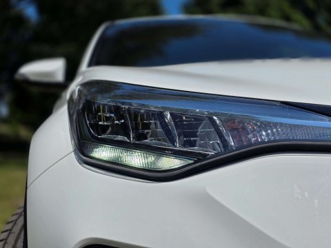 Toyota C-HR 1.8 C-HR Design HEV CVT 5dr 34