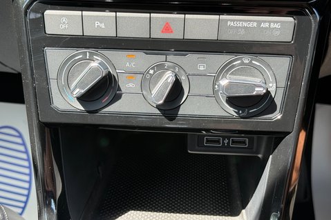 Volkswagen T-Cross SE TSI DSG - ONE OWNER - APPLE CAR PLAY - PARKING SENSORS- FULL SERVICE HIS 39