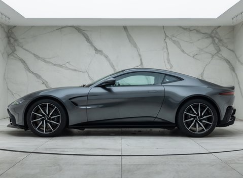 Aston Martin V8 Vantage 5