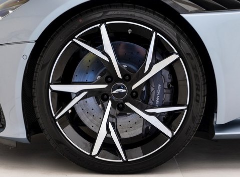 Aston Martin DBS Superleggera 8