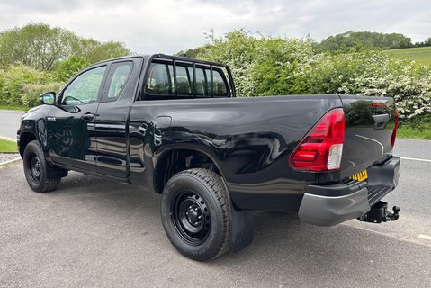 Toyota Hilux Active ECB 4WD D-4D Pickup 6