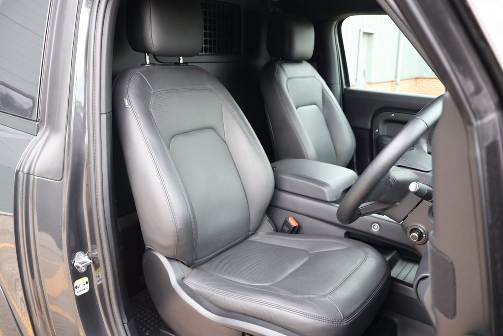 Land Rover Defender 90 HARD TOP X-DYNAMIC HSE STYLED BY SEEKER SUPER LOW MILES  13