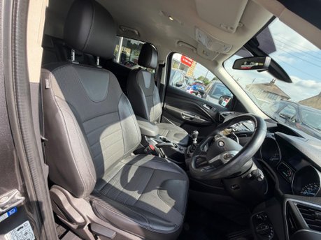Ford Kuga TITANIUM 9