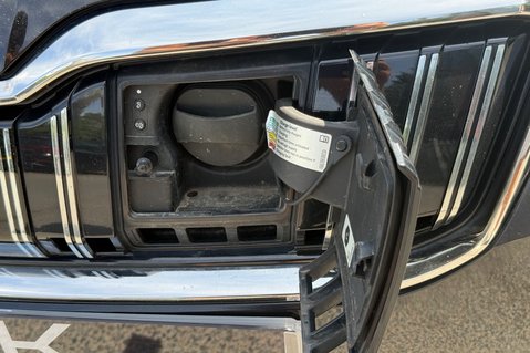 Skoda Superb SE TECHNOLOGY IV DSG - 11 SERVICES AT SKODA -HYBRID AUTOMATIC ESTATE 66