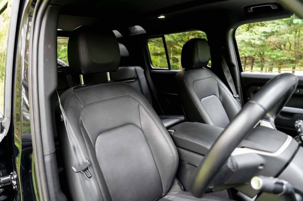 Land Rover Defender 110 HARD TOP SE. VAT Q. REAR SEAT CONVERSION. 22S. HUD. 2